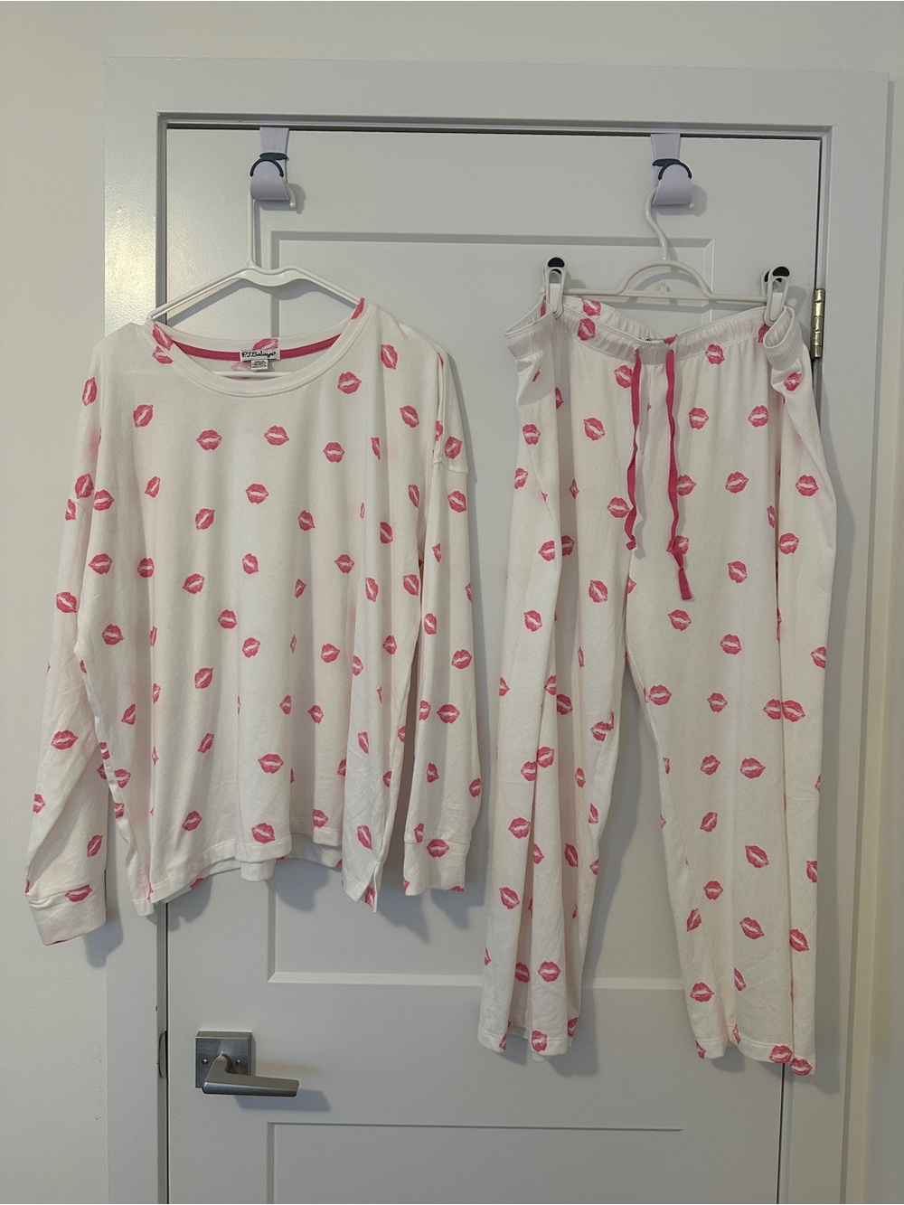 PJ Salvage Pink Lip Print Long Sleeve Top Capris Pyjamas Set Size XL Women’s